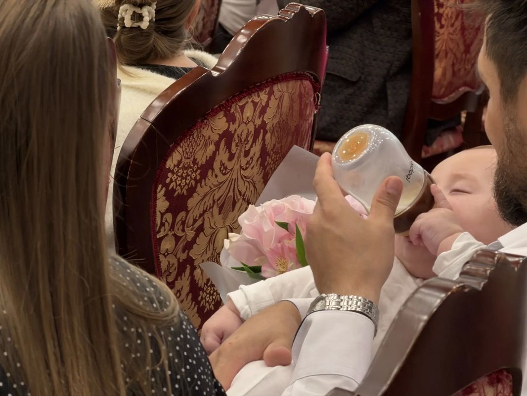 Марат Ахметов вручил семьям из Набережных Челнов сертификаты на материнский капитал Марат Ахметов вручил семьям из Набережных Челнов сертификаты на материнский капитал