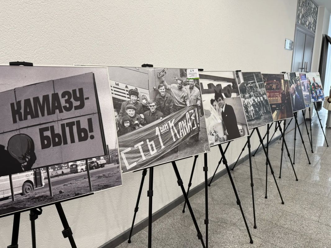 Марат Ахметов вручил семьям из Набережных Челнов сертификаты на материнский капитал Марат Ахметов вручил семьям из Набережных Челнов сертификаты на материнский капитал