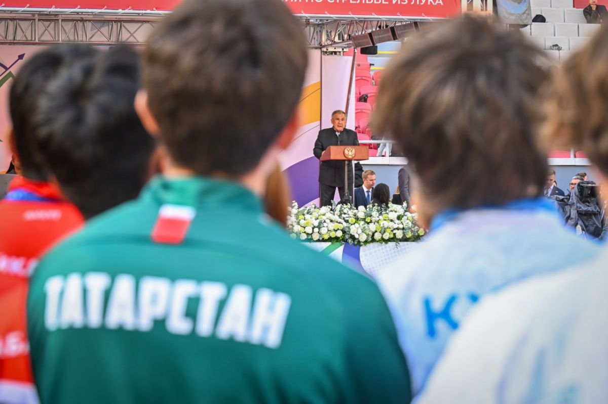 Генпрокурор РФ Александр Гуцан наградил победителей Кубка по стрельбе из лука Генпрокурор РФ Александр Гуцан наградил победителей Кубка по стрельбе из лука