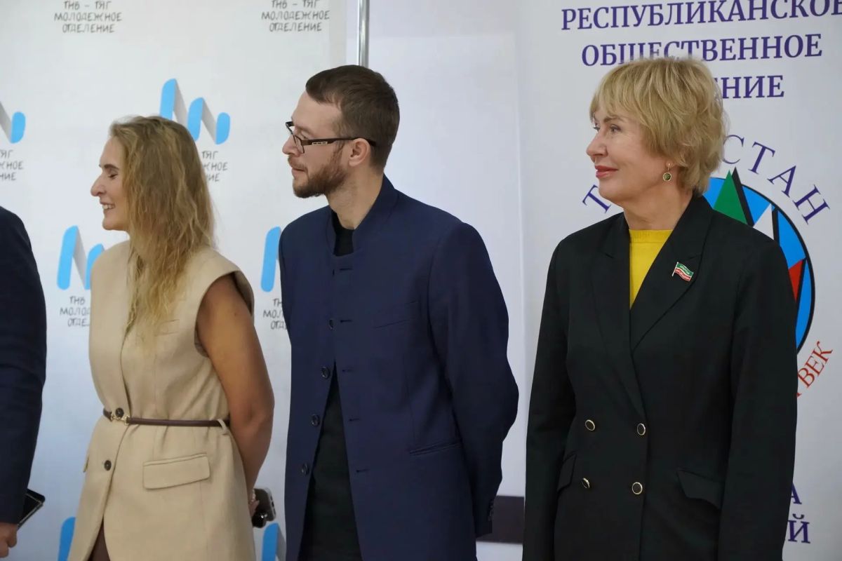 Фарид Мухаметшин поприветствовал участников молодежного форума «Возможности» Фарид Мухаметшин поприветствовал участников молодежного форума «Возможности»