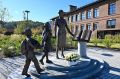 Сегодня в Казани состоялось открытие памятника Учителю