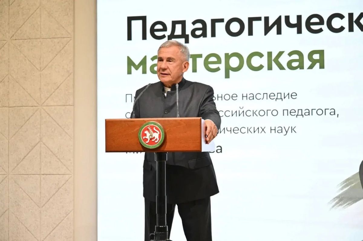 В Казани открыли памятник учителю — в преддверии Дня учителя