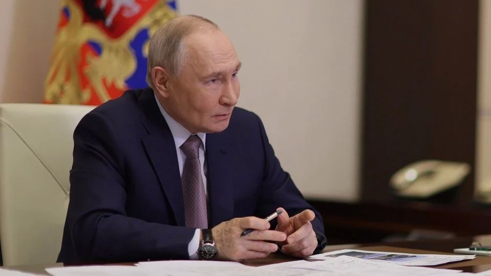 Владимир Путин поручил рассмотреть возможность использовать «Макс» для оплаты проезда в транспорте