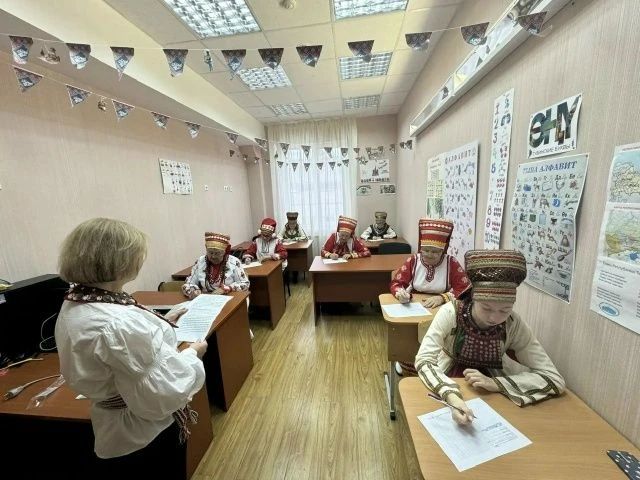 Педагоги, воспитанники Многонациональной воскресной школы г.Казани и их родители присоединились к просветительской акции "Всероссийский диктант "Россия - дом народов" Педагоги, воспитанники Многонациональной воскресной школы г.Казани и их родители присоединились к просветительской акции "Всероссийский диктант "Россия - дом народов"