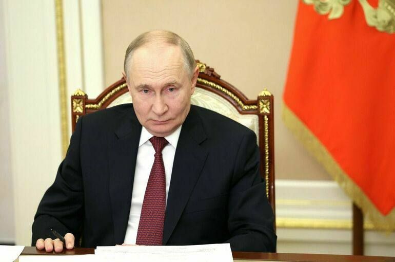 Владимир Путин поручил рассмотреть возможность использовать «Макс» для оплаты проезда в транспорте