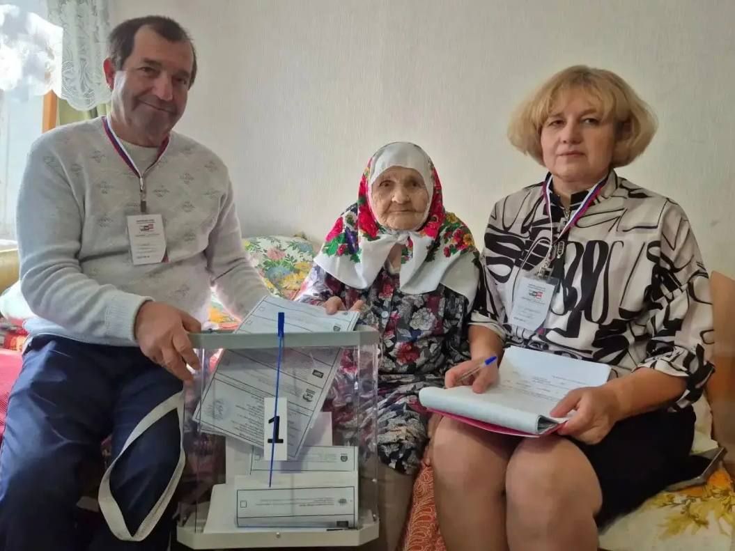В селах Нижнекамского района продолжается голосование на дому В селах Нижнекамского района продолжается голосование на дому