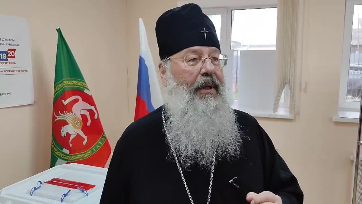 Митрополит Кирилл проголосовал в школе №129