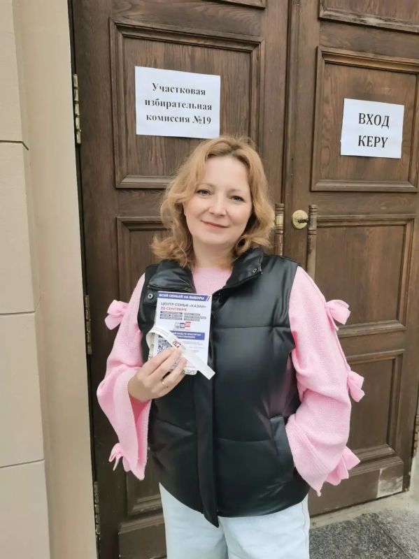 Сегодня на избирательном участке №19 в Казани свой выбор сделала и заместитель министра экологии Ольга Манидичева Сегодня на избирательном участке №19 в Казани свой выбор сделала и заместитель министра экологии Ольга Манидичева