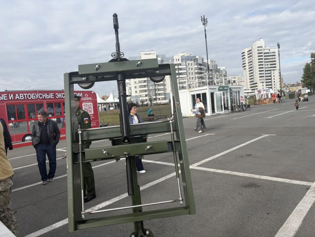 Сегодня на празднике «Время быть вместе» возле Центра семьи «Казан», который продлится до 22:00, работает выездной пункт набора на военную службу по контракту Сегодня на празднике «Время быть вместе» возле Центра семьи «Казан», который продлится до 22:00, работает выездной пункт набора на военную службу по контракту