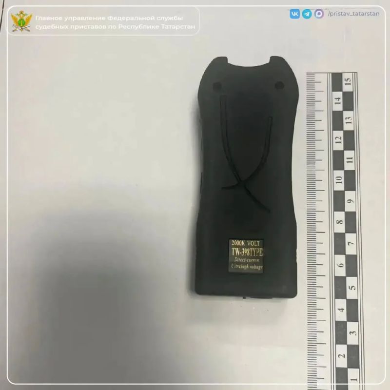 Судебные приставы Набережночелнинского специализированного отделения судебных приставов по обеспечению установленного порядка деятельности судов не впустили в суд Набережных Челнов посетительницу с электрошокером Судебные приставы Набережночелнинского специализированного отделения судебных приставов по обеспечению установленного порядка деятельности судов не впустили в суд Набережных Челнов посетительницу с электрошокером