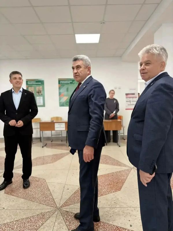 Министр образования и науки Татарстана осмотрел избирательные участки города Министр образования и науки Татарстана осмотрел избирательные участки города