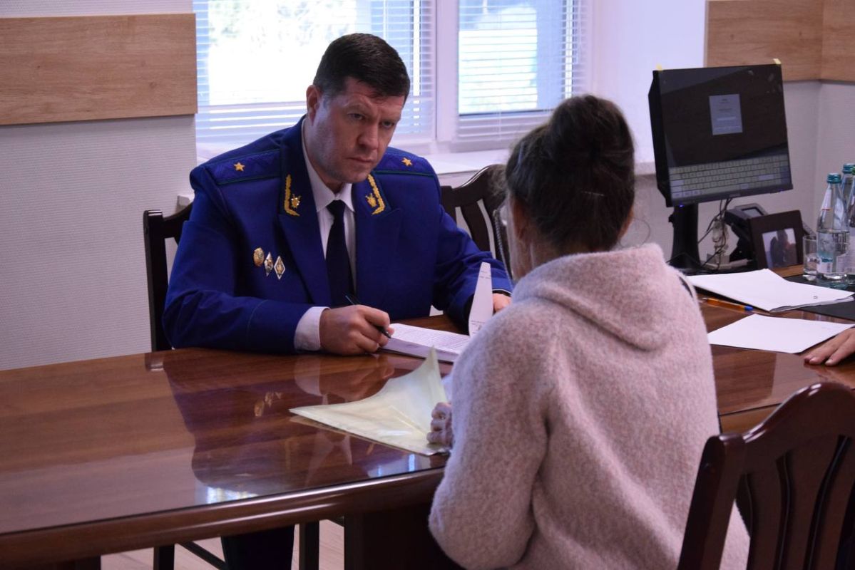 Прокурор Татарстана Альберт Суяргулов провел выездной прием граждан в Чистополе Прокурор Татарстана Альберт Суяргулов провел выездной прием граждан в Чистополе