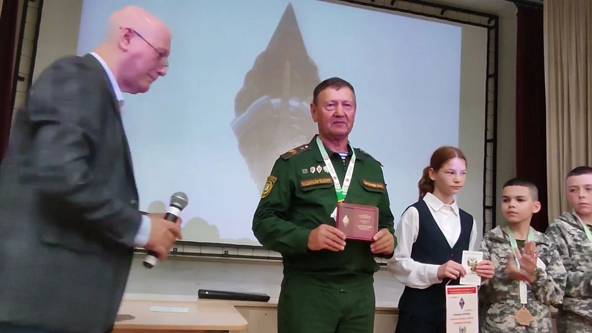 Житель Нижнекамска Ильяс Бикбаев сегодня официально признан Почетным радистом Житель Нижнекамска Ильяс Бикбаев сегодня официально признан Почетным радистом