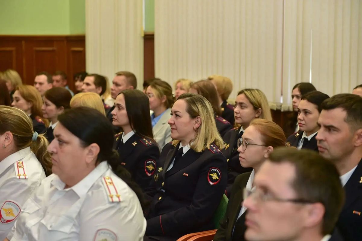 В МВД Татарстана наградили лучших сотрудников Информационного центра