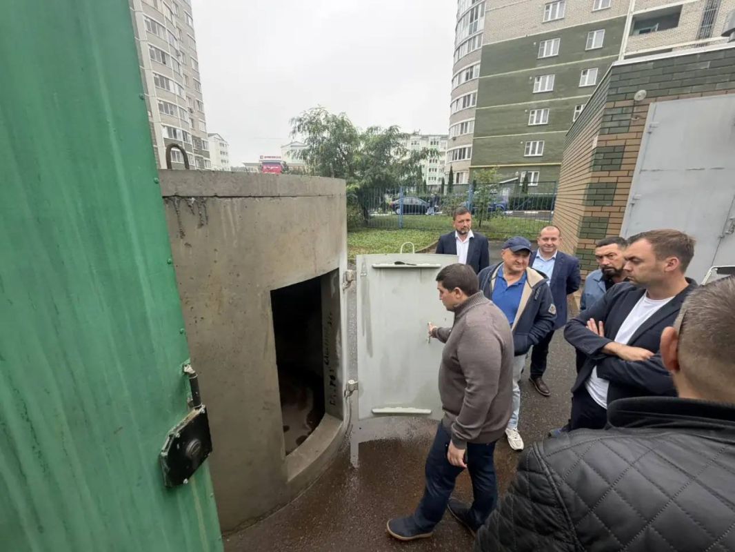 Мэр Нижнекамска Радмир Беляев приехал в Белгород для изучения системы защиты города от атак БПЛА Мэр Нижнекамска Радмир Беляев приехал в Белгород для изучения системы защиты города от атак БПЛА
