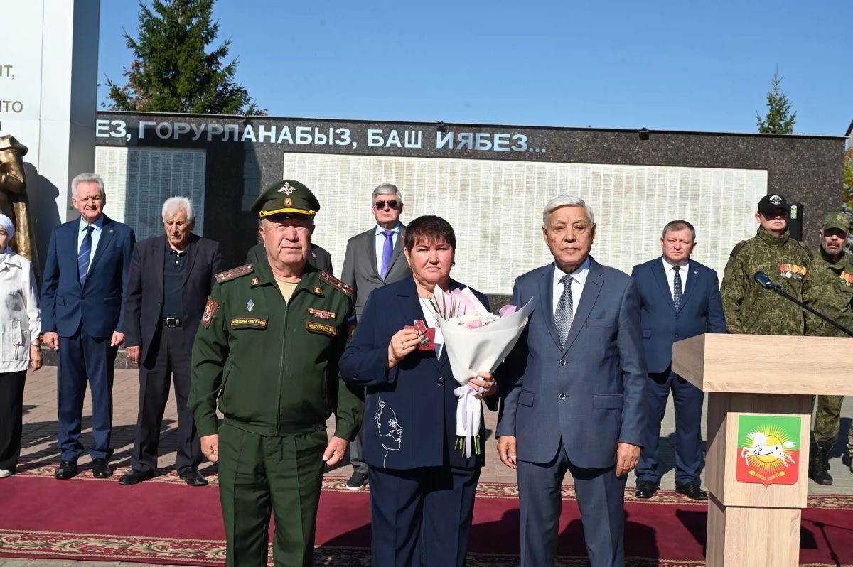 Фарид Мухаметшин: «Выездные заседания Совета Ассамблеи народов республики – это возможность увидеть реальную картину, услышать тех, кто ежедневно работает с вопросами межнациональных отношений» Фарид Мухаметшин: «Выездные заседания Совета Ассамблеи народов республики – это возможность увидеть реальную картину, услышать тех, кто ежедневно работает с вопросами межнациональных отношений»