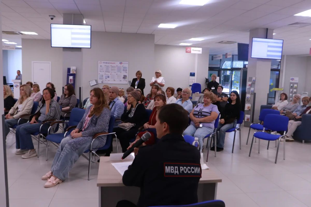 В Отделении СФР по Республике Татарстан состоялся День открытых дверей на тему «Осторожно, мошенники! Как не стать жертвой обмана» В Отделении СФР по Республике Татарстан состоялся День открытых дверей на тему «Осторожно, мошенники! Как не стать жертвой обмана»