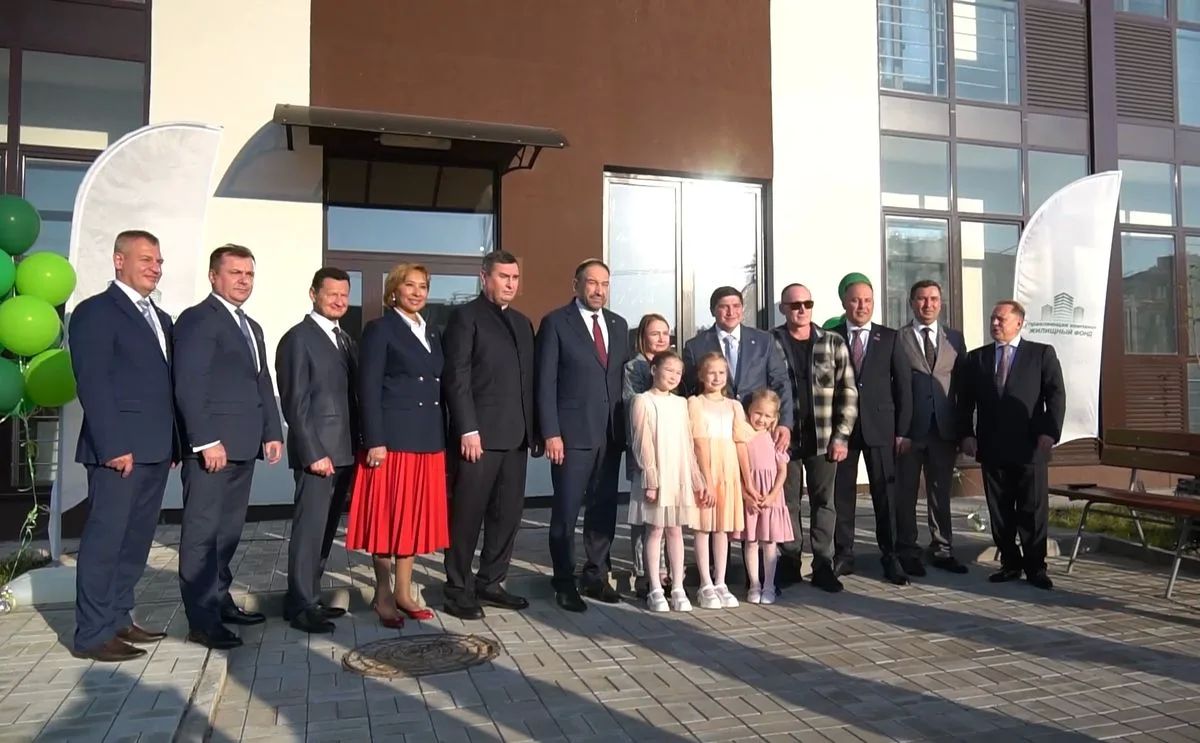 Заселение пятиэтажного дома, построенного по программе социальной ипотеки, состоялось 26 сентября в Нижнекамске Заселение пятиэтажного дома, построенного по программе социальной ипотеки, состоялось 26 сентября в Нижнекамске