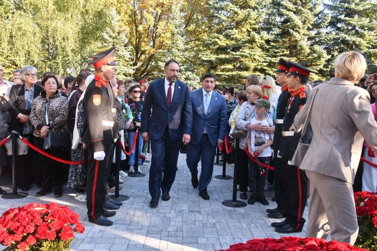 В Нижнекамске открыли мемориальный комплекс в честь участников СВО — церемонию приурочили к 60летию города В Нижнекамске открыли мемориальный комплекс в честь участников СВО — церемонию приурочили к 60летию города