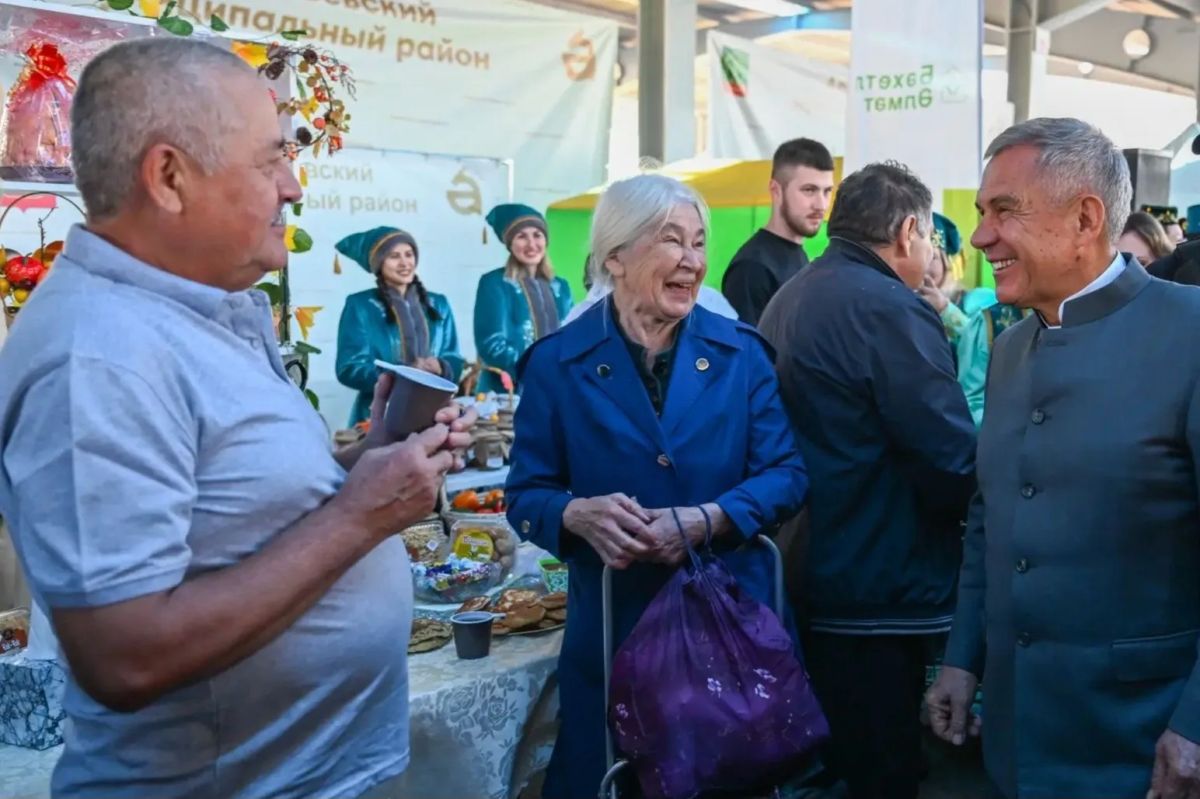 Рустам Минниханов: Посетили сегодня ярмарку-выставку сельскохозяйственной продукции и изделий технического творчества «Город мастеров» в Агропарке Рустам Минниханов: Посетили сегодня ярмарку-выставку сельскохозяйственной продукции и изделий технического творчества «Город мастеров» в Агропарке