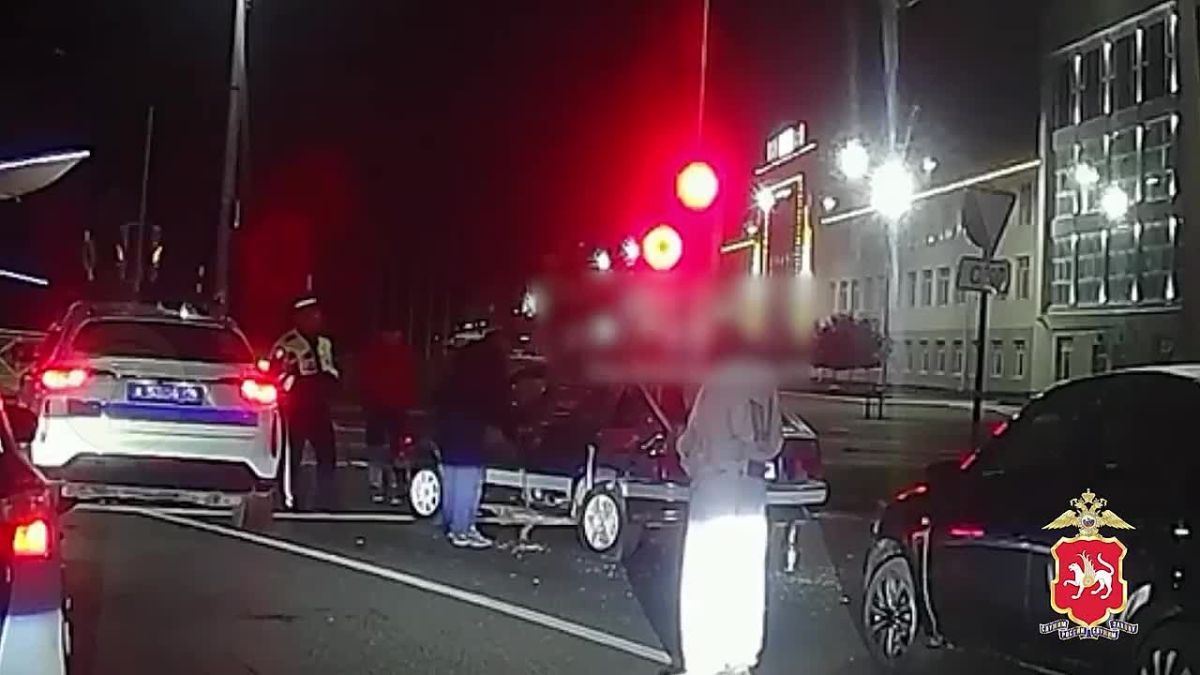 Поздно ночью во время несения службы возле одного из домов по улице Дементьева внимание инспекторов полка ДПС Госавтоинспекции УМВД России по г. Казани привлек автомобиль ВАЗ-2114
