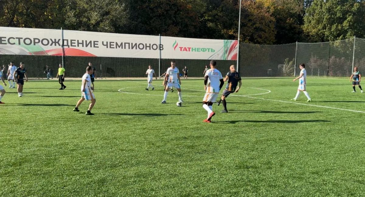 Сегодня в Нижнекамске прошел традиционный матч между представителями администрации города и предпринимателями Сегодня в Нижнекамске прошел традиционный матч между представителями администрации города и предпринимателями