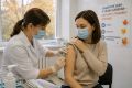 Врач объяснил, почему нельзя прерывать вакцинацию от бешенства