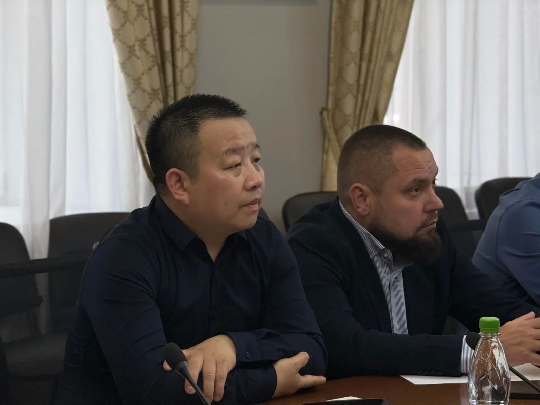 В Минпромторге РТ обсудили сотрудничество с Международной экспортно-импортной компанией Yuanjie Zhenhua В Минпромторге РТ обсудили сотрудничество с Международной экспортно-импортной компанией Yuanjie Zhenhua