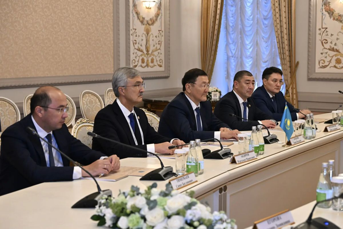 Александр Гуцан на встрече с Генпрокурором Казахстана Бериком Асыловым подчеркнул, что российско-казахстанские отношения имеют характер стратегического партнерства и союзничества, опираются на прочную договорно-правовую базу Александр Гуцан на встрече с Генпрокурором Казахстана Бериком Асыловым подчеркнул, что российско-казахстанские отношения имеют характер стратегического партнерства и союзничества, опираются на прочную договорно-правовую базу