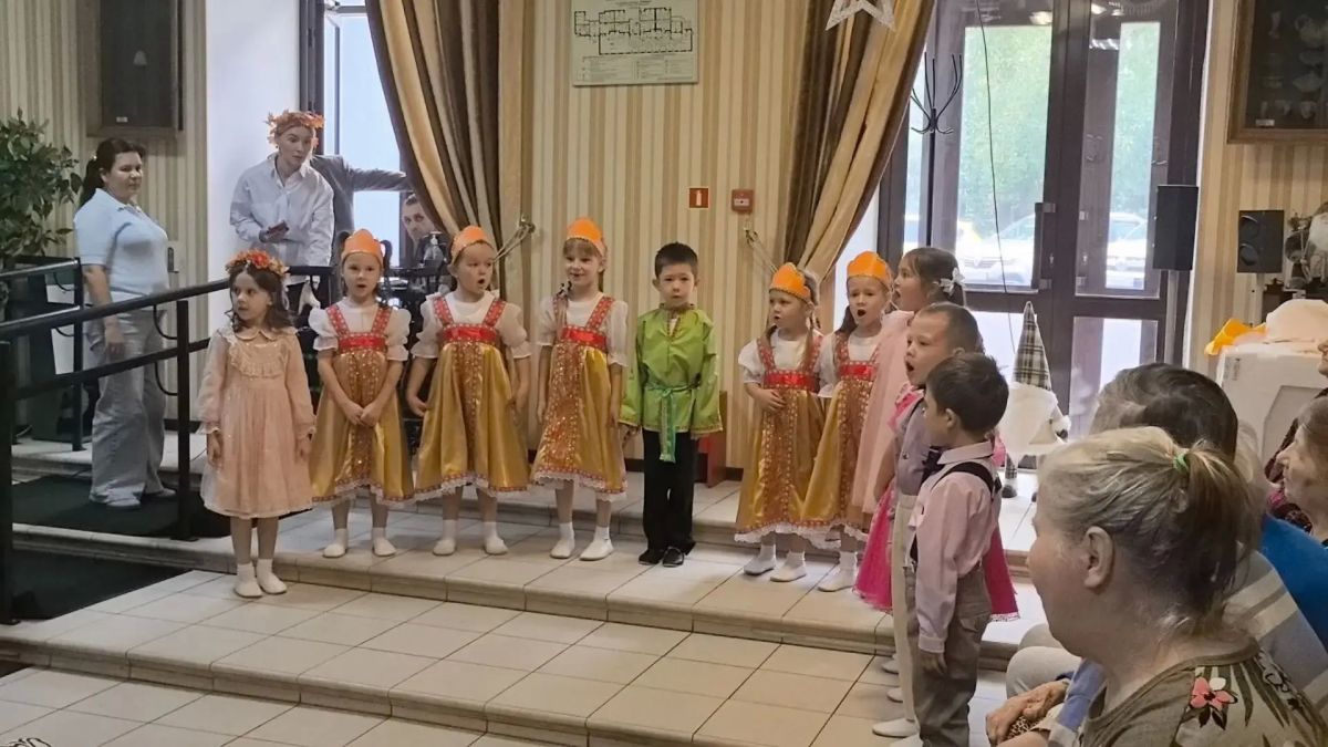 Когда маленькие руки дарят большое тепло: казанские дошколята выступили в доме престарелых Когда маленькие руки дарят большое тепло: казанские дошколята выступили в доме престарелых