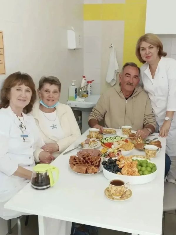 Коллектив РКИБ им. Агафонова организовал праздничное поздравление сотрудников с Международным днём пожилых людей Коллектив РКИБ им. Агафонова организовал праздничное поздравление сотрудников с Международным днём пожилых людей