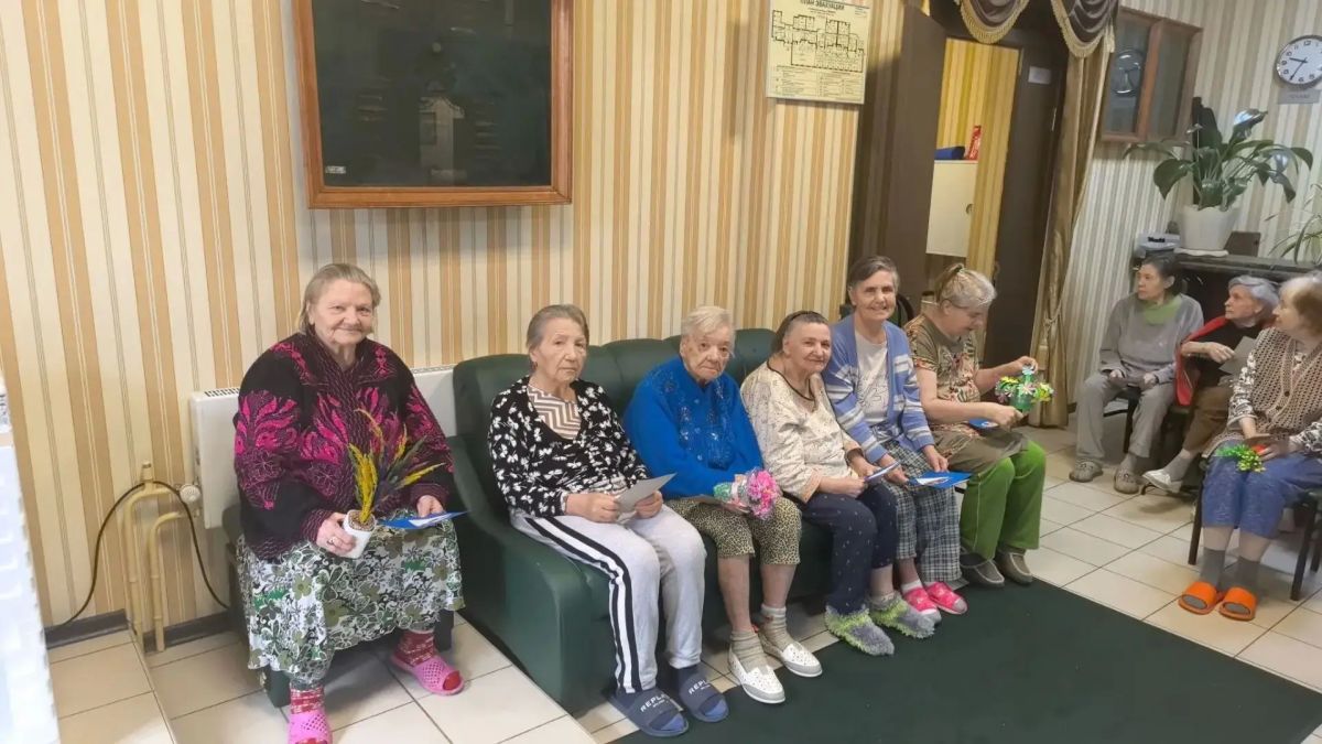 Когда маленькие руки дарят большое тепло: казанские дошколята выступили в доме престарелых Когда маленькие руки дарят большое тепло: казанские дошколята выступили в доме престарелых