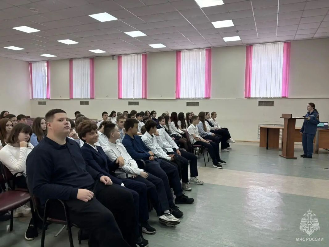 Психологи МЧС провели в школах Татарстана «Единый урок первой помощи» Психологи МЧС провели в школах Татарстана «Единый урок первой помощи»