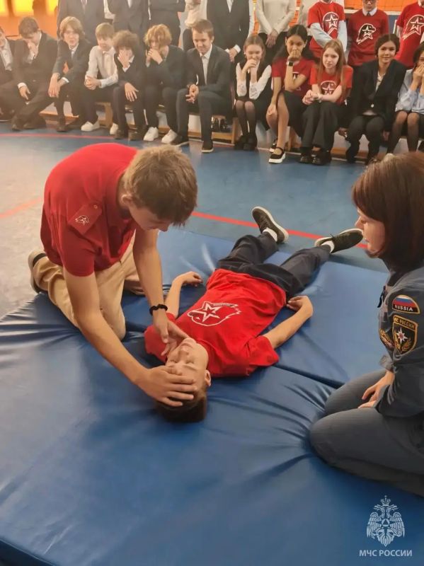 Психологи МЧС провели в школах Татарстана «Единый урок первой помощи» Психологи МЧС провели в школах Татарстана «Единый урок первой помощи»