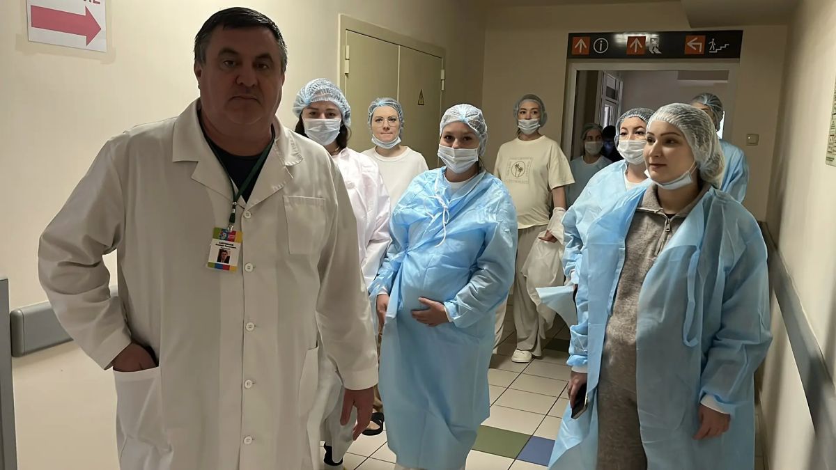 Экскурсия в роддом от первого лица: главный врач КДМЦ ответил на вопросы будущих мам Давайте честно. Что мы делаем, когда хотим узнать о родах? Открываем интернет. А там — сотни форумов, страшилок и противоречивых советов. В... Экскурсия в роддом от первого лица: главный врач КДМЦ ответил на вопросы будущих мам Давайте честно. Что мы делаем, когда хотим узнать о родах? Открываем интернет. А там — сотни форумов, страшилок и противоречивых советов. В...