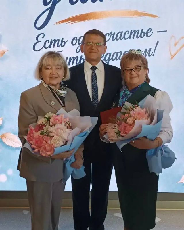 Сегодня в Казани прошло торжественное мероприятие, посвящённое Дню учителя, с участием Раиса Татарстана Рустама Минниханова