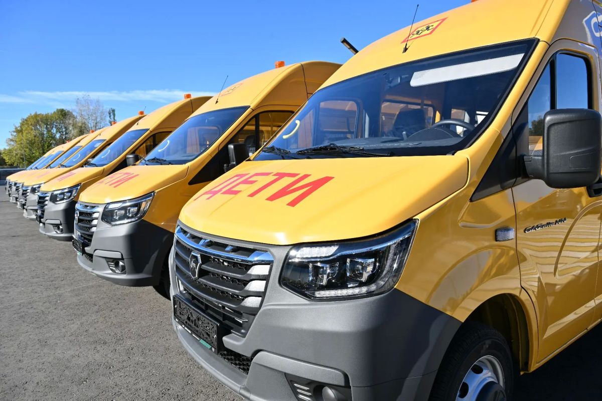Города и районы республики получили новые школьные автобусы Города и районы республики получили новые школьные автобусы