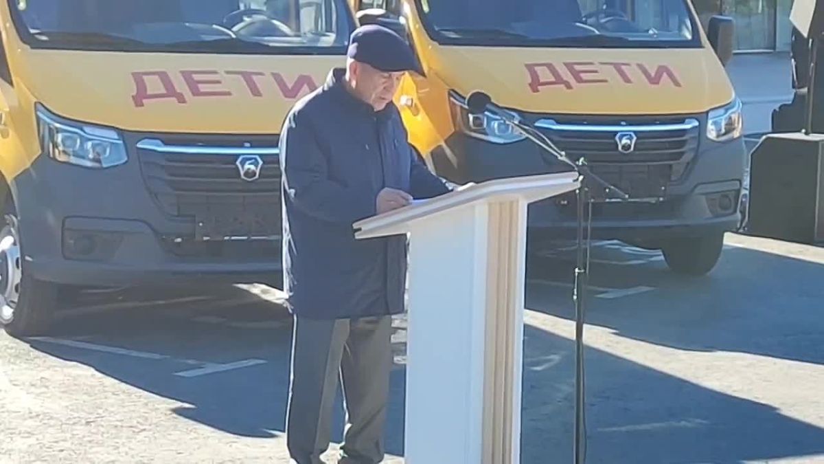 Школам Татарстана передали 59 новых автобусов