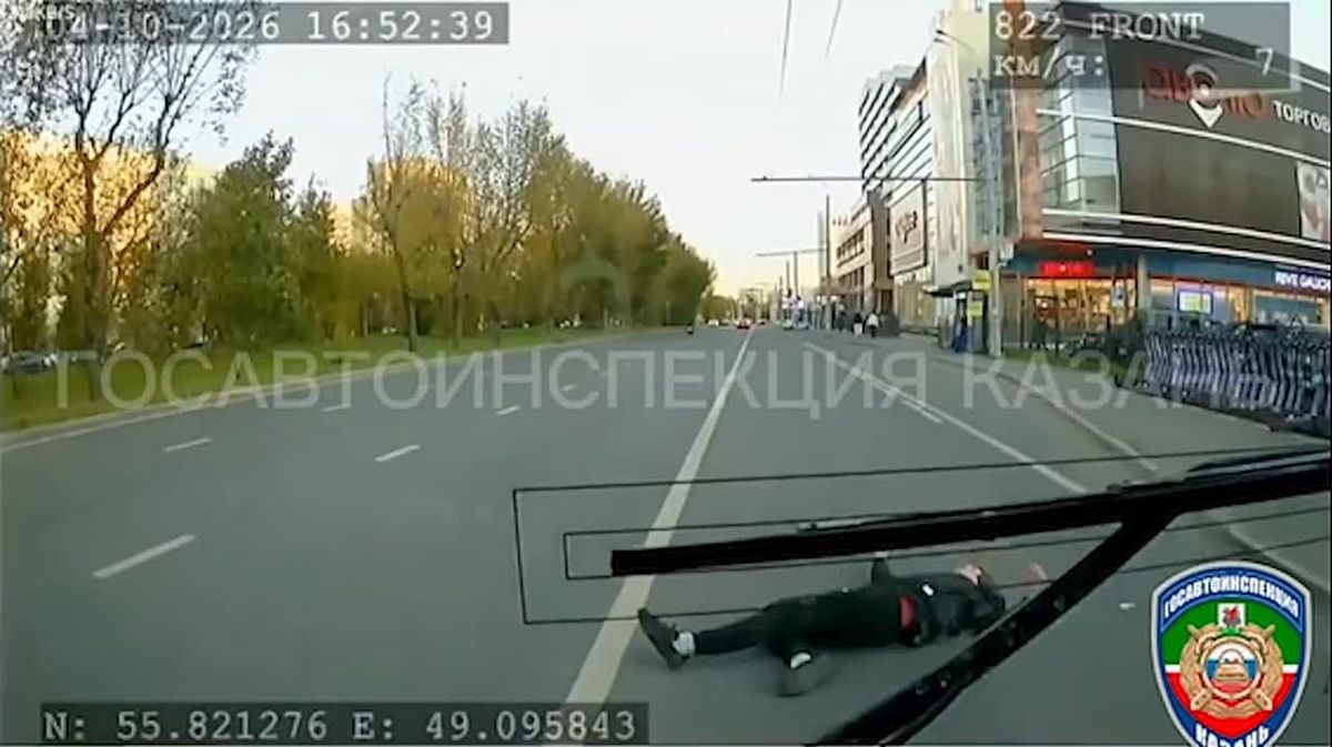 Ребёнок и пожилая женщина попали в больницу из-за пешехода, который выскочил перед автобусом