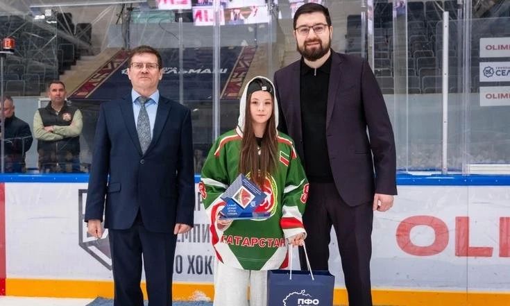 Татарстанские хоккеистки взяли бронзу «Хрустальной тиары» Татарстанские хоккеистки взяли бронзу «Хрустальной тиары»