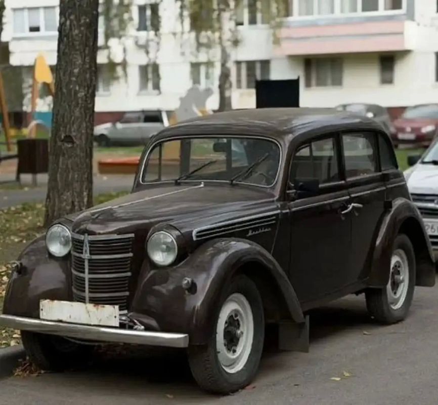На популярной онлайн-площадке объявлений в Нижнекамске выставили на продажу редкий советский автомобиль — «Москвич» 1953 года выпуска