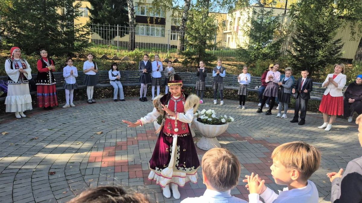 29 сентября Дом дружбы народов Нижнекамска наполнился музыкой, улыбками и атмосферой национальных традиций 29 сентября Дом дружбы народов Нижнекамска наполнился музыкой, улыбками и атмосферой национальных традиций