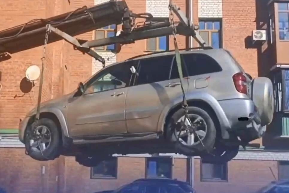 В Казани у алиментщика с долгом в 3 млн рублей арестовали машину