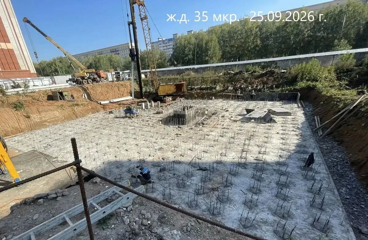 В начале проспекта Химиков в Нижнекамске — на участке между 1-м и 5-м домом — челнинская компания строит 20-этажный жилой дом комфорт-класса из монолитного кирпича
