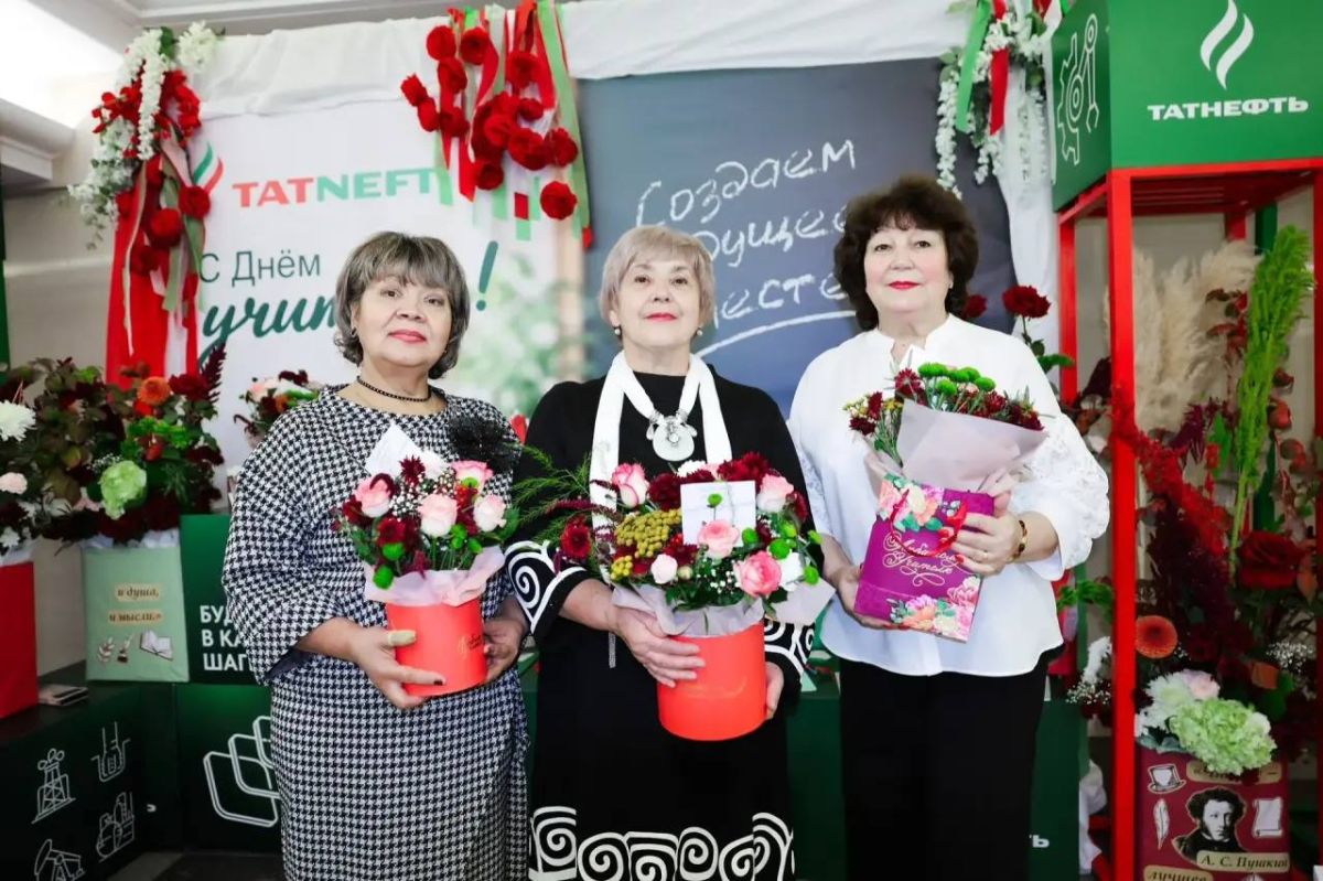 Учитель — основа будущего. В Нижнекамске состоялся праздничный концерт, посвящённый Дню учителя