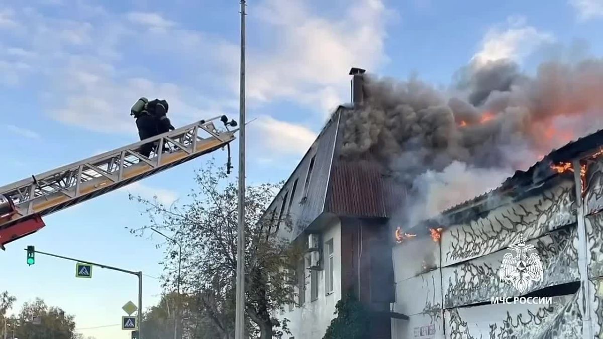 На Магистральной в Казани загорелся склад
