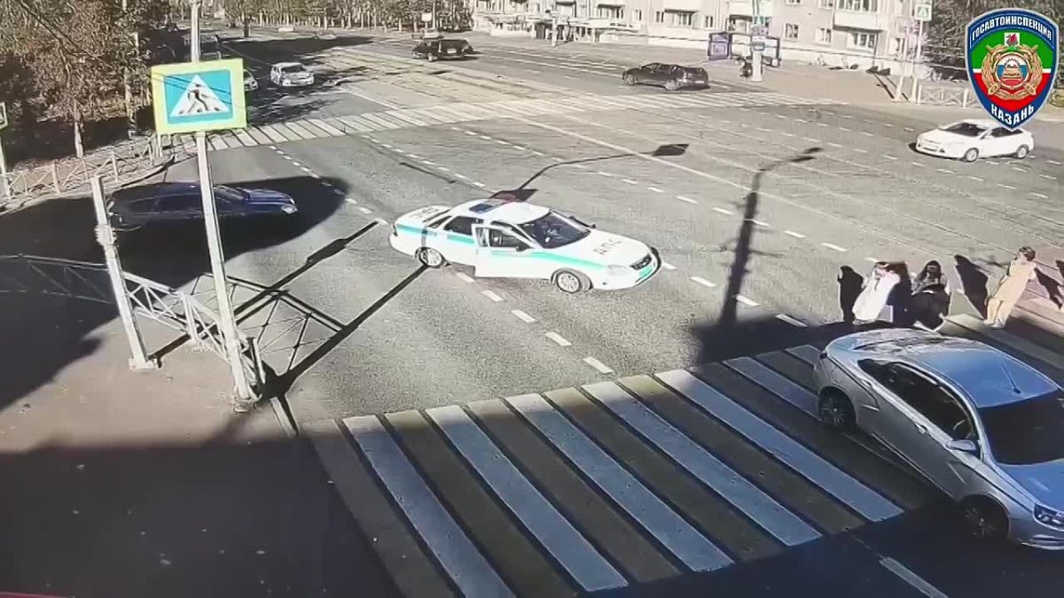 На видео попал момент наезда на женщину на «зебре» в Казани