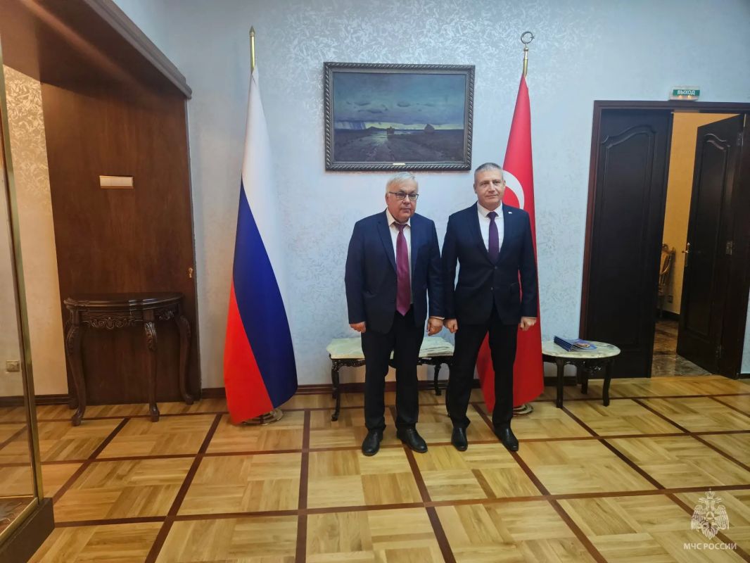 Делегация МЧС России продолжает работу в Турецкой Республике Делегация МЧС России продолжает работу в Турецкой Республике