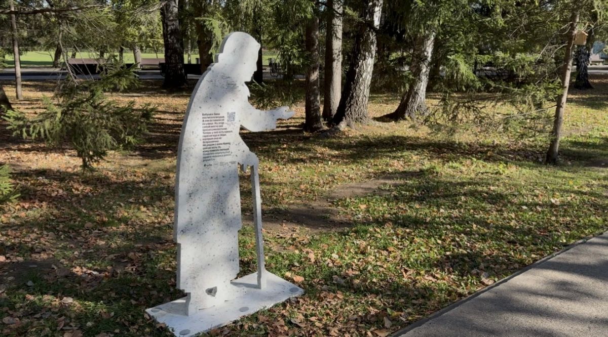 В парке Горького Казани установили фигуры с историями людей в трудной ситуации В парке Горького Казани установили фигуры с историями людей в трудной ситуации