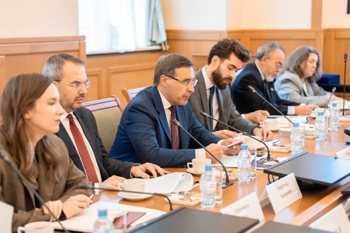 Валерий Фальков провел рабочую встречу с генеральным секретарем АСЕАН Као Кимхорном Валерий Фальков провел рабочую встречу с генеральным секретарем АСЕАН Као Кимхорном